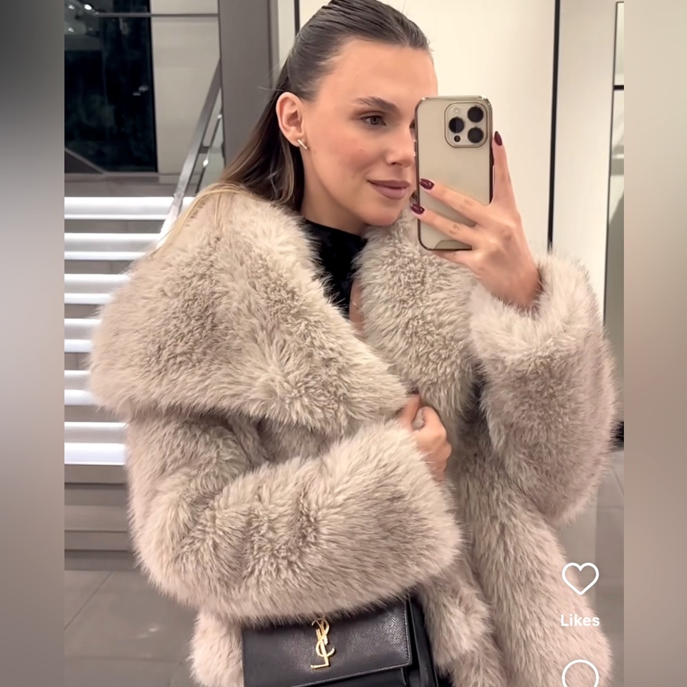 Short faux fur jacket